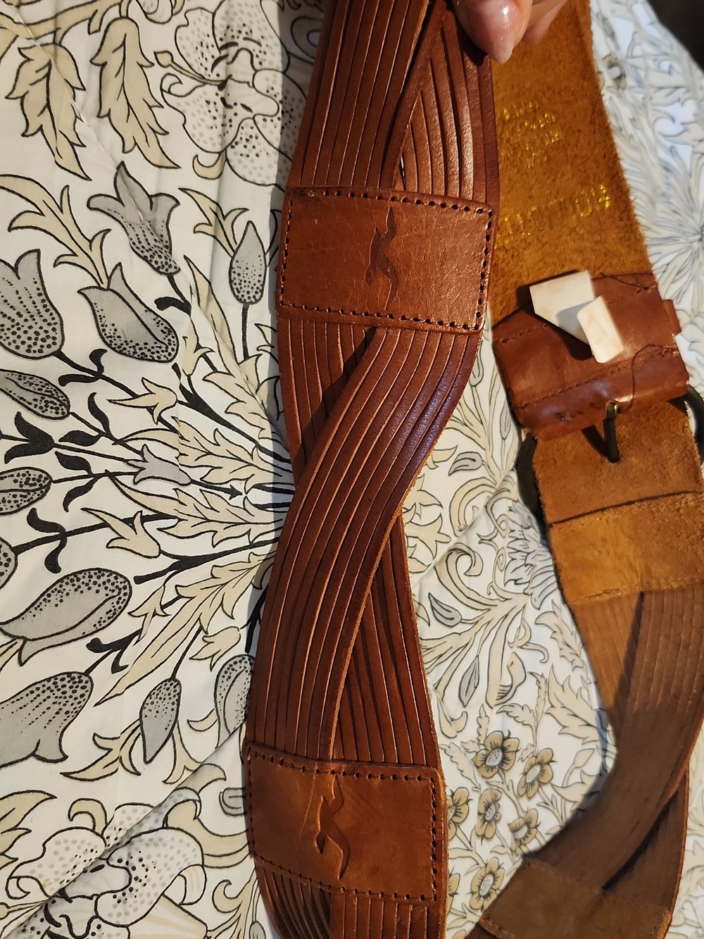 Vintage Women's Hollister Tan Leather Belt with Round Buckle - Picture 3 of 5